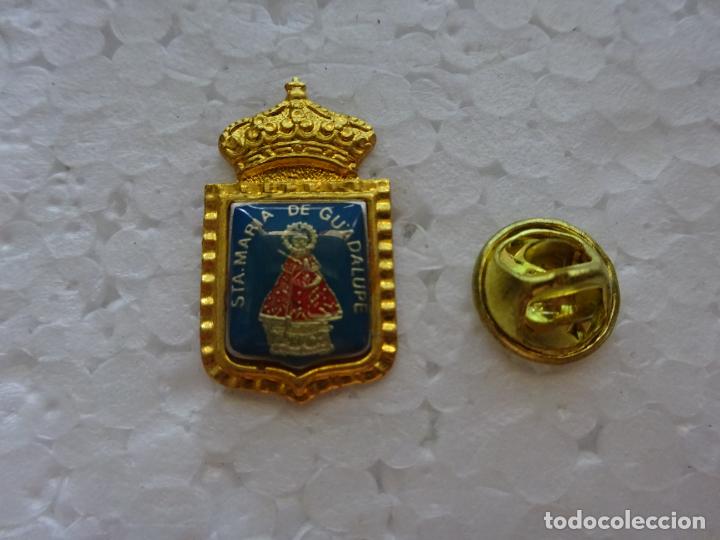 Pins e Spille di collezione: PIN TURISMO DE EXTREMADURA. SANTA MAR&Iacute;A DE GUADALUPE