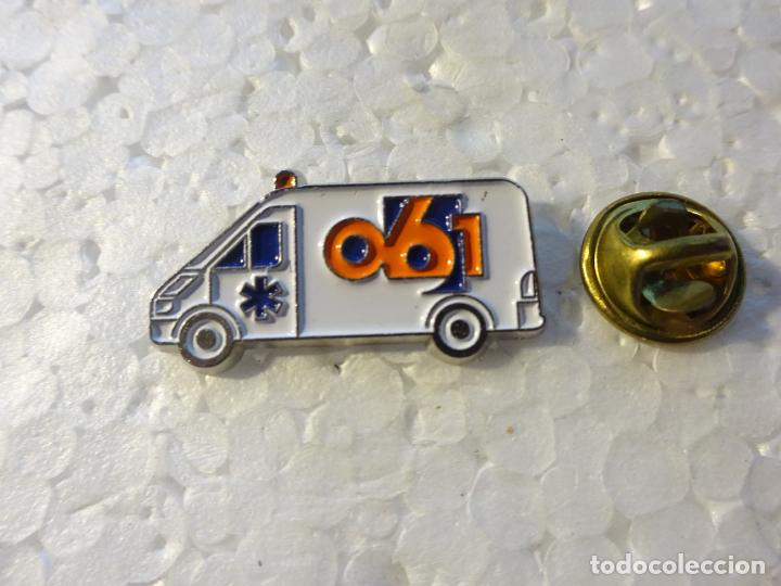 Collection pins: PIN DE SANIDAD MEDICINAS MEDICAMENTOS. AMBULANCIA 061 URGENCIAS
