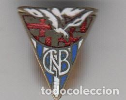 Pins de colecci&oacute;n: INSIGNIA ESMALTADA PARA OJAL ANTIGUA - NO PIN - CLUB NATACI&Oacute; BARCELONA