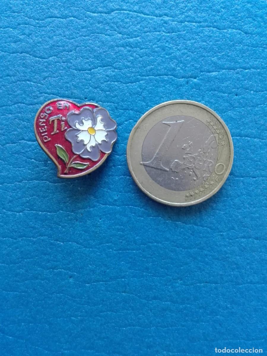 Sammlung von Pins: ANTIGUA INSIGNIA/PIN ESMALTADA - PIENSO EN TI - AGUJA IMPERDIBLE - NO PIN