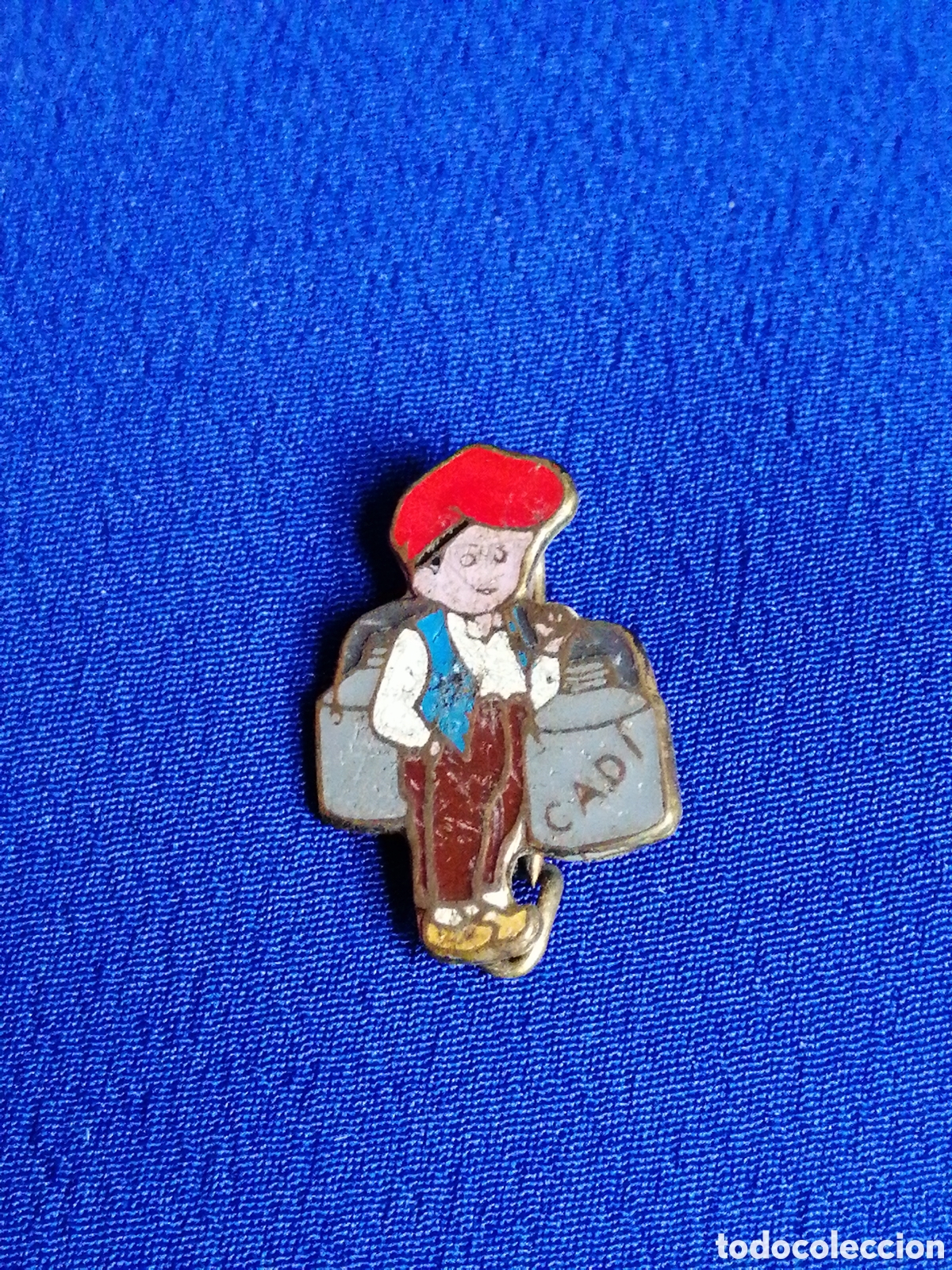 Pin's de collection: QUESO Y LECHE CAD&Iacute; SEO DE URGEL INSIGNA ANTIGUA DE ALFILER