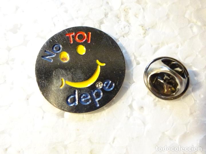 Pins e Spille di collezione: PIN DE SANIDAD MEDICINAS MEDICAMENTOS. DEPRESI&Oacute;N NO ESTOY DEPE DEPRE