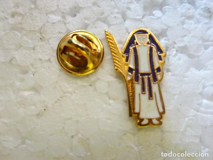 Collection pins: PIN RELIGIOSO SEMANA SANTA. PENITENTE NAZARENO CAPUCHINO. PALMA