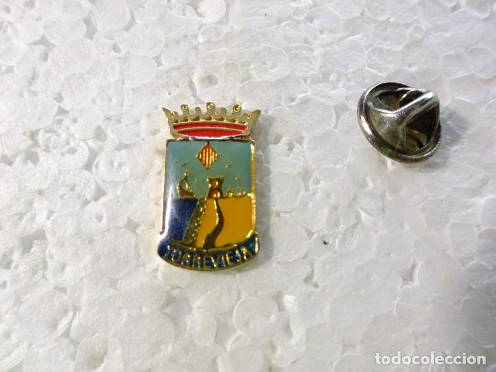 Collection pins: PIN DE TURISMO HER&Aacute;LDICA. ESCUDO HER&Aacute;LDICO DE TORREVIEJA ALICANTE