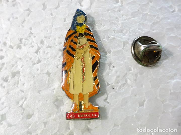 Pins de colecci&oacute;n: PIN DE TURISMO. SUR DE MARRUECOS UNIFORME TRADICIONAL DESIERTO