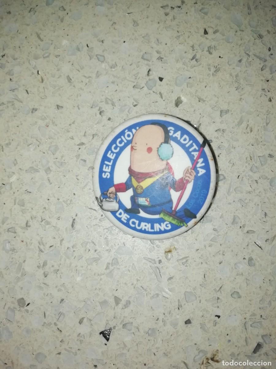 Pins de colecci&oacute;n: Carnaval de C&aacute;diz chapa chirigota callejera seleccion gaditana de curling