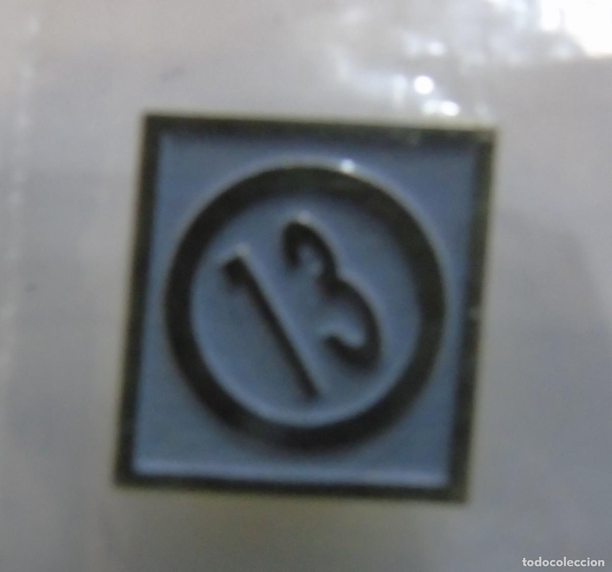 Sammlung von Pins: CHOCOLATE.DISCO( RUTA A&Ntilde;OS 90) PIN 13 ANIVERSARIO BLANCO