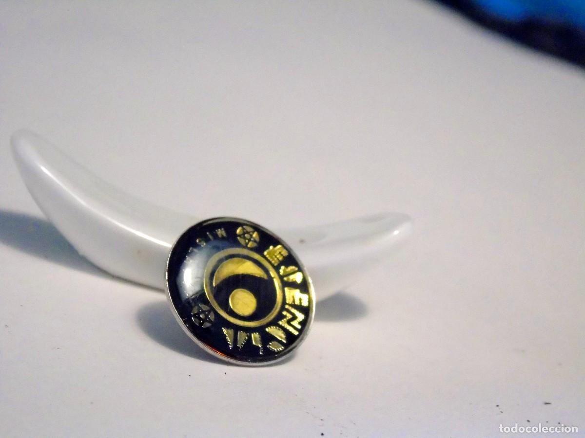 Sammlung von Pins: PIN DISCO ESENCIA VALENCIA A&Ntilde;OS 90 PIN METALICO ESMALTADO Y RESINA