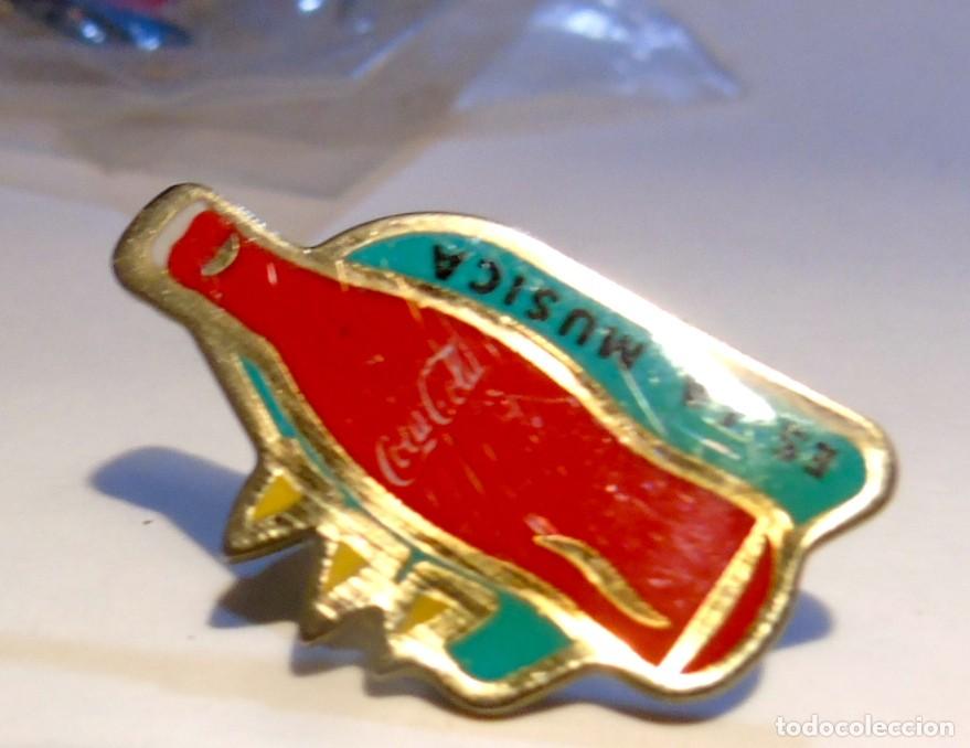 Sammlung von Pins: PIN COCACOLA ES LA MUSICA BOTELLA ESMALTADO