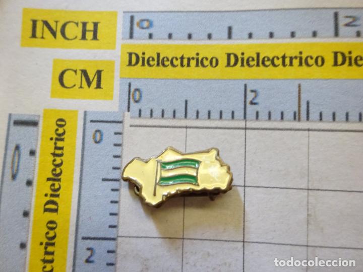 Pin's de collection: BROCHE INSIGNIA. MAPA BANDERA DE ANDALUCIA
