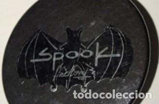 Pins de colecci&oacute;n: SPOOK FACTORY DISCOTECA VALENCIA, PIN PLACA METALICA NEGRO A&Ntilde;OS 80-90 6CM DIAMETRO