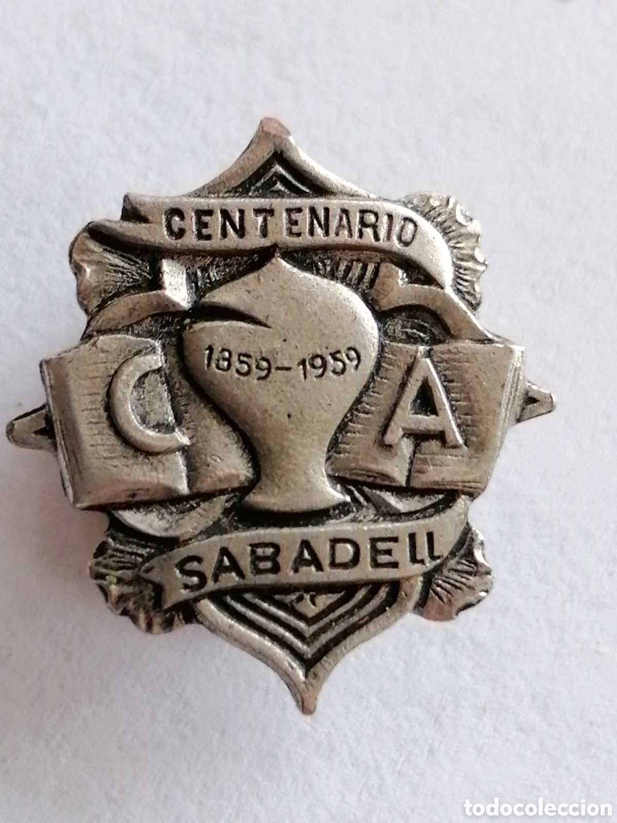 Pins de cole&ccedil;&atilde;o: Pin tipo insignia solapa Centenario Caja Ahorros Sabadell
