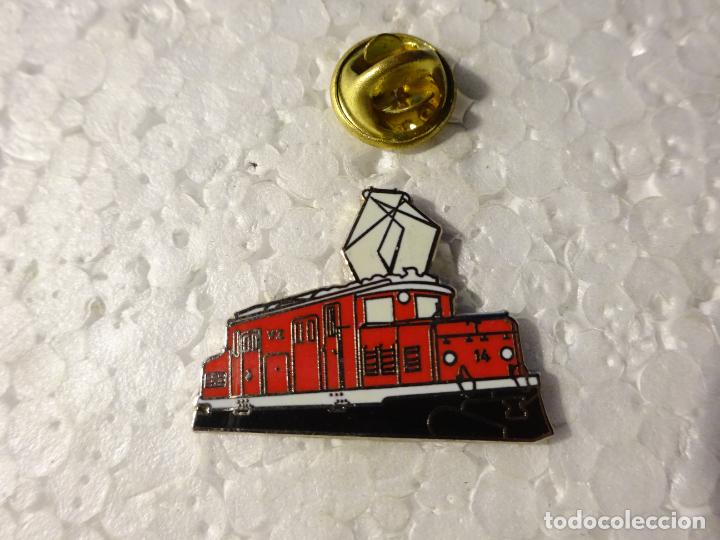 Pins e Spille di collezione: PIN DE TRENES FERROCARRILES. SUIZA. LOCOMOTORA GE 4/4 MARCAJE 453 500
