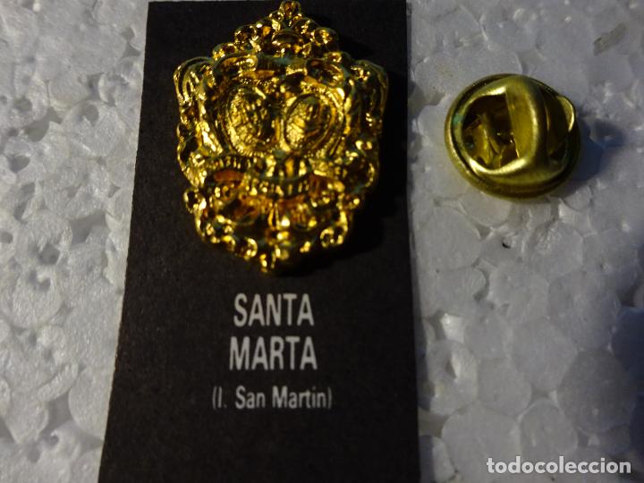 Pin's de collection: PIN RELIGIOSO SEMANA SANTA DE SEVILLA. HERMANDAD DE SANTA MARTA IGLESIA SAN MART&Iacute;N