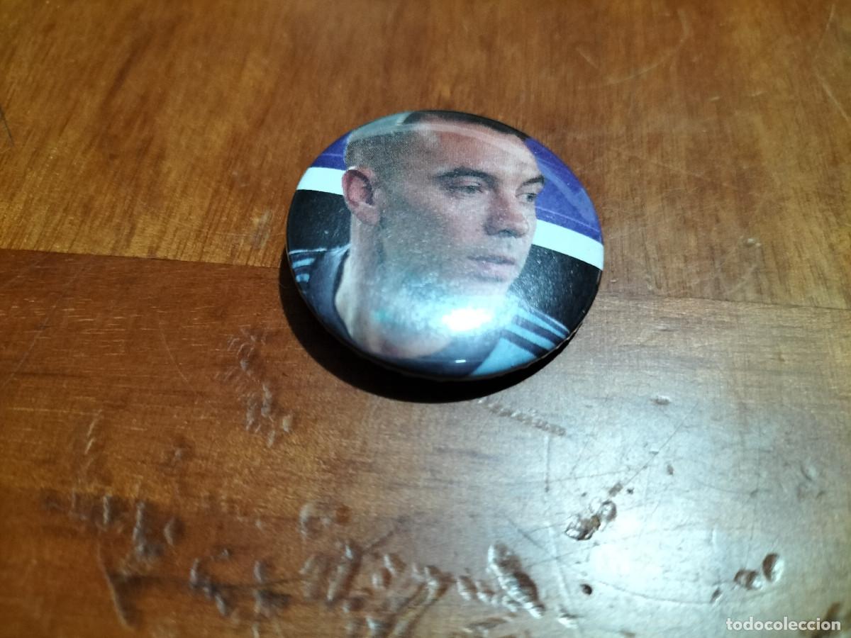 Pin's de collection: IAGO ASPAS. CELTA. JUGADOR FUTBOL CHAPA. PIN. 0,31 MM. DETR&Aacute;S MET&Aacute;LICA. SIN USO. DIFICIL