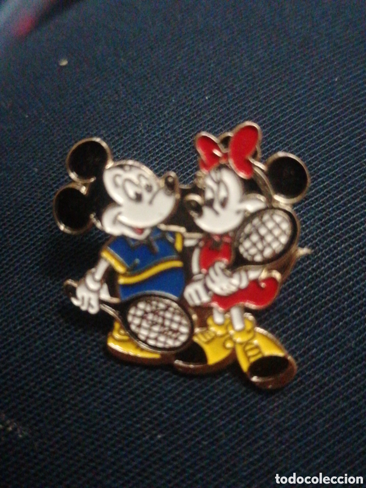 Pin's de collection: Pin Minnie mickey Disney badge