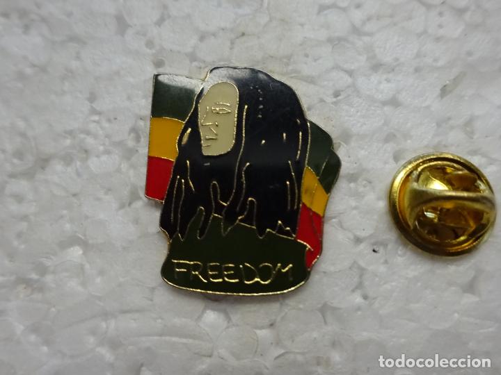 Pins de colecci&oacute;n: PIN DE M&Uacute;SICA. BOB MARLEY LIBERTAD FREEDOM.