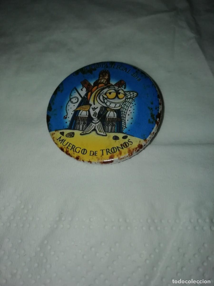 Pins de colecci&oacute;n: Carnaval de C&aacute;diz chapa chirigota callejera muergo de tronos