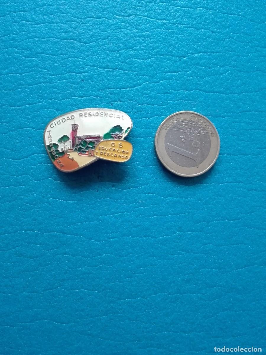 Pins de colecci&oacute;n: ANTIGUA INSIGNIA/PIN - TARRAGONA CIUDAD RESIDENCIAL - OS EDUCACION Y DESCANSO