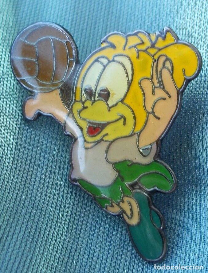 Pin's de collection: PIN COMICS. JUGADOR VOLEIBOL