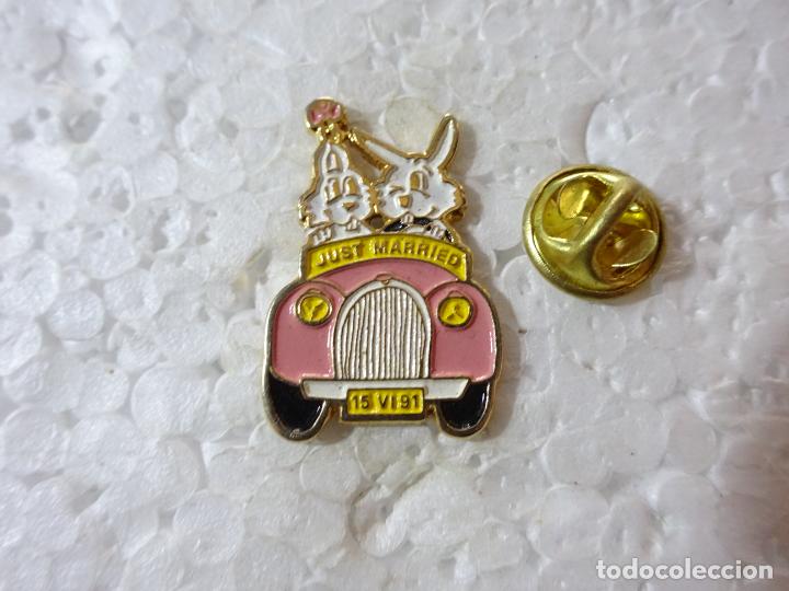 Pins e Spille di collezione: PIN PAREJITA DE CONEJITOS RECI&Eacute;N CASADOS MATRIMONIO.