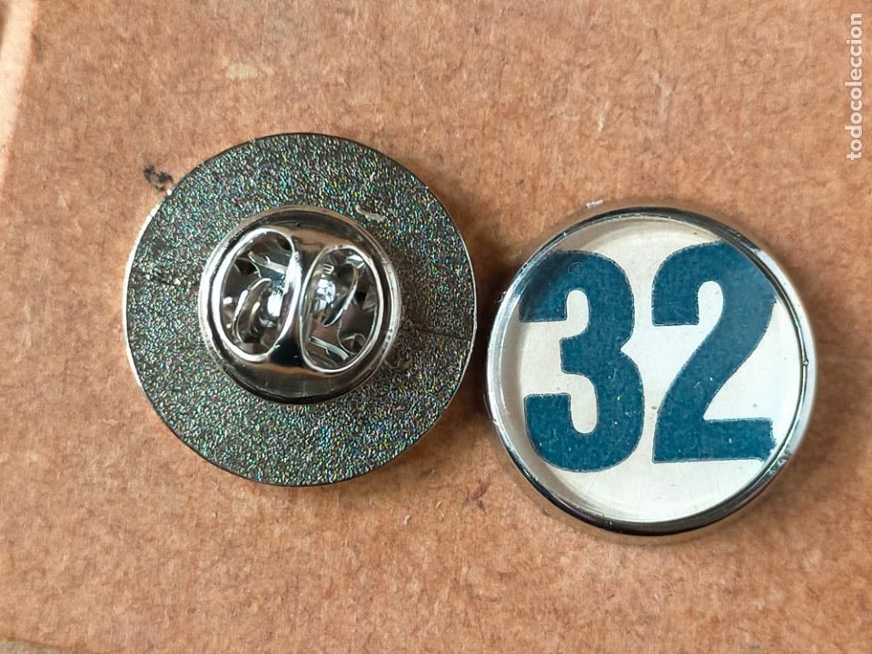 Pin's de collection: pin redondo metal - numero de la suerte, amuleto, loteria , a&ntilde;o de nacimiento ... etc . n&ordm; 32