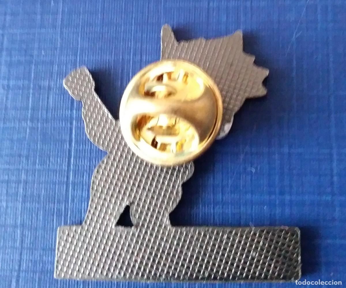 Pins de colecci&oacute;n: Pin de burro tocando la guitarra - Vert Baudet - Foto 2