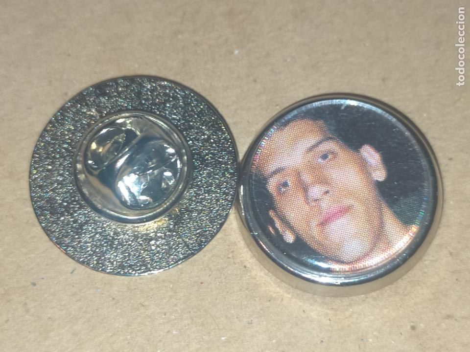 Collection pins: pin redondo metal - jugador Barcelona Roberto Due&ntilde;as Hern&aacute;ndez - baloncesto