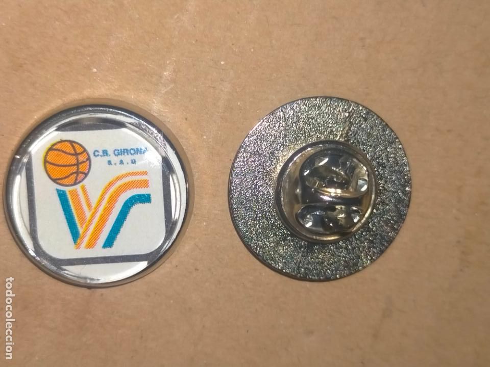 Pin's de collection: PIN REDONDO METAL - escudo EMBLEMA DEPORTES BALONCESTO CLUB LIGA