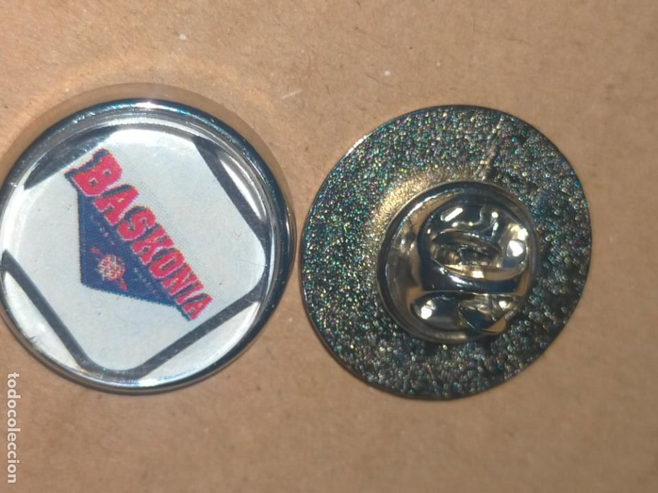 Pin's de collection: PIN REDONDO METAL - escudo EMBLEMA EQUIPO DEPORTES BALONCESTO CLUB LIGA