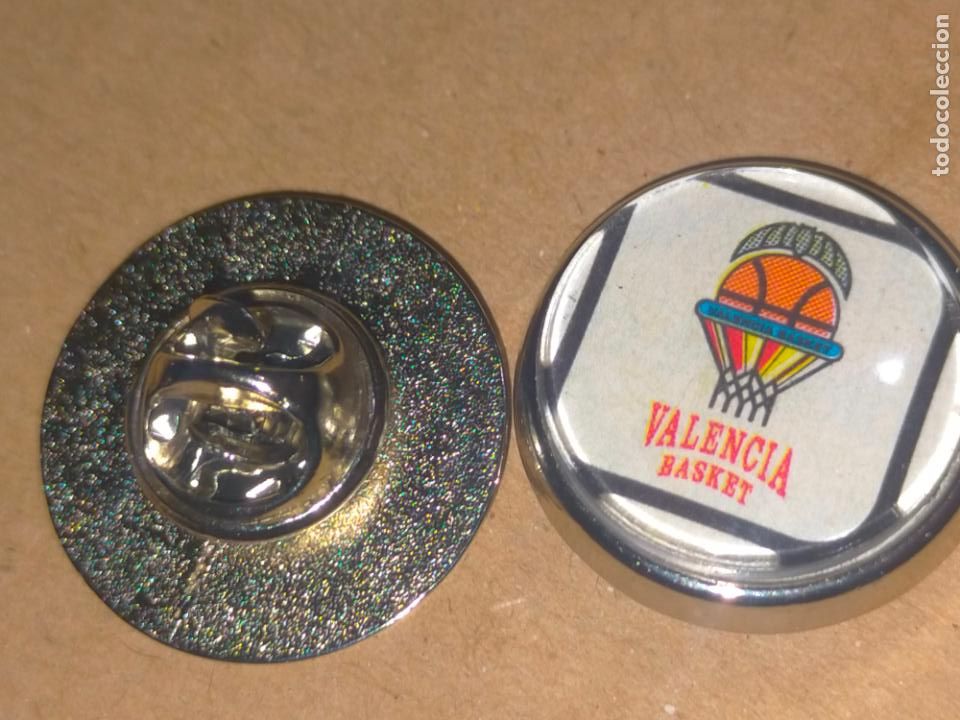 Pin's de collection: PIN REDONDO METAL - escudo EMBLEMA EQUIPO DEPORTES BALONCESTO CLUB LIGA
