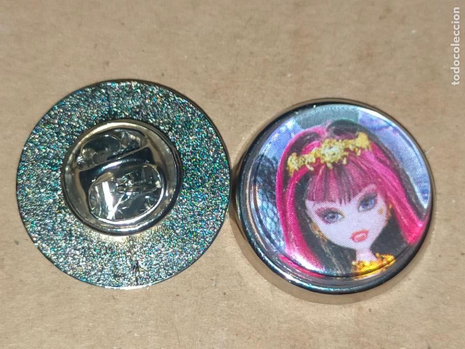 Pins de cole&ccedil;&atilde;o: PIN REDONDO METAL - colecci&oacute;n mu&ntilde;ecas MONSTER HIGH
