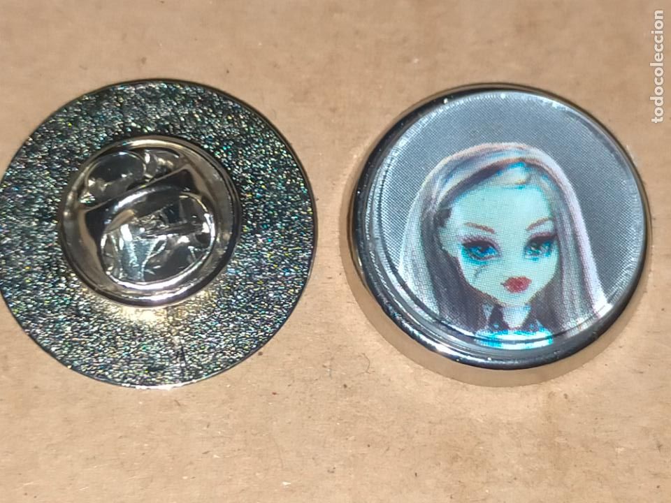Collection pins: PIN REDONDO METAL - colecci&oacute;n mu&ntilde;ecas MONSTER HIGH