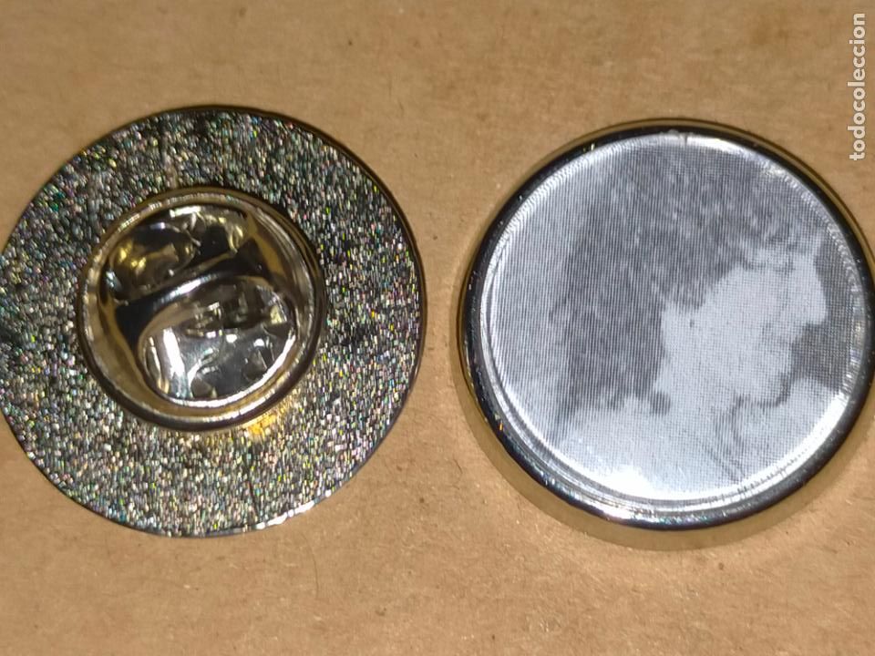 Pin's de collection: PIN REDONDO METAL - JUGADOR CADIZ CLUB DE FUTBOL MAGICO GONZALEZ
