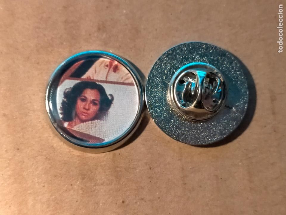 Collection pins: PIN REDONDO METAL - CANTANTE LOLITA FLORES