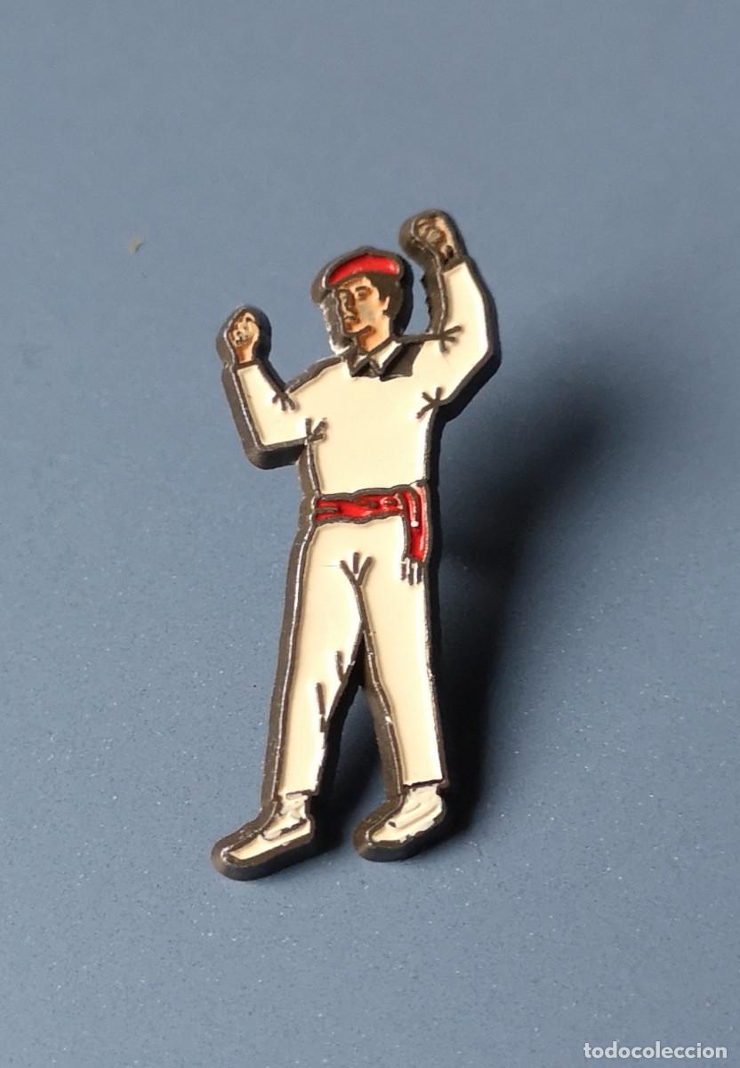 Pins de colecci&oacute;n: PIN DANTZARI. FOLKLORE VASCO. - Foto 1