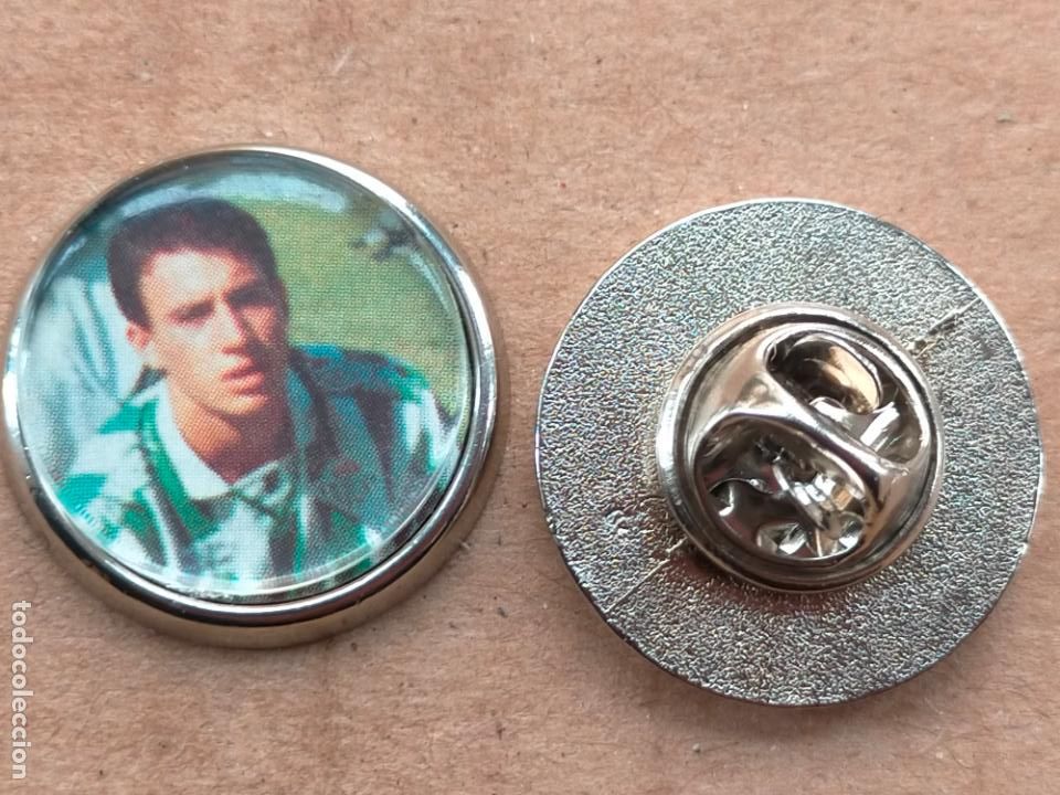 Pins de colecci&oacute;n: PIN REDONDO METAL - JUGADOR DE LOS A&Ntilde;OS 90 FUTBOL REAL BETIS BALOMPIE