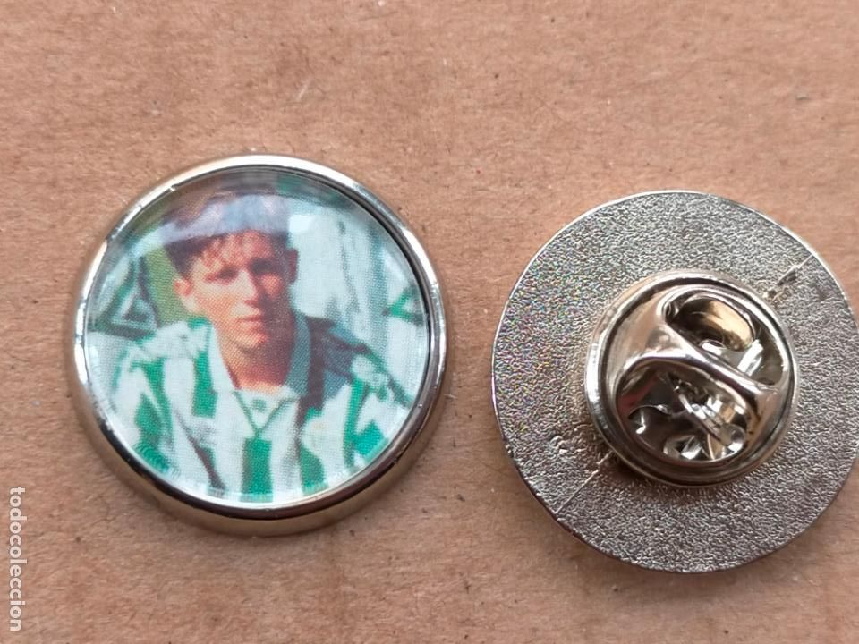 Pins de cole&ccedil;&atilde;o: PIN REDONDO METAL - JUGADOR DE LOS A&Ntilde;OS 90 FUTBOL REAL BETIS BALOMPIE