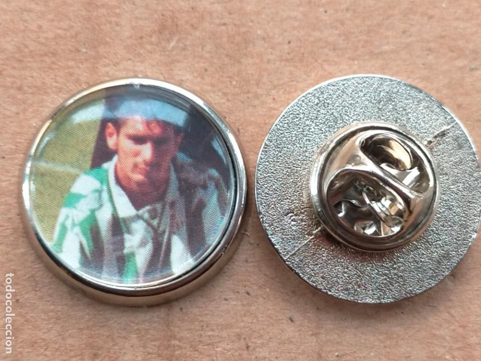 Collection pins: PIN REDONDO METAL - JUGADOR DE LOS A&Ntilde;OS 90 FUTBOL REAL BETIS BALOMPIE