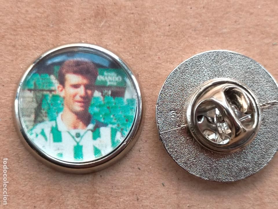 Pins de cole&ccedil;&atilde;o: PIN REDONDO METAL - JUGADOR DE LOS A&Ntilde;OS 90 FUTBOL REAL BETIS BALOMPIE