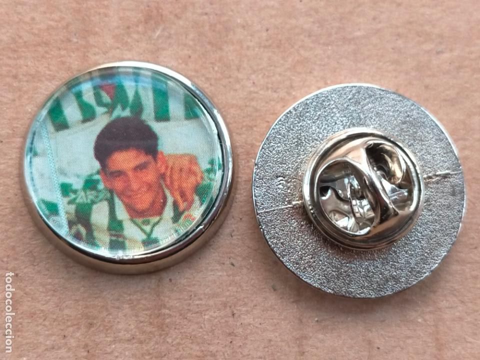 Collection pins: PIN REDONDO METAL - JUGADOR DE LOS A&Ntilde;OS 90 FUTBOL REAL BETIS BALOMPIE