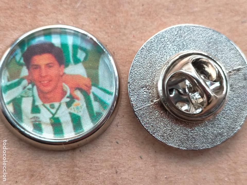 Pins de cole&ccedil;&atilde;o: PIN REDONDO METAL - JUGADOR DE LOS A&Ntilde;OS 90 FUTBOL REAL BETIS BALOMPIE