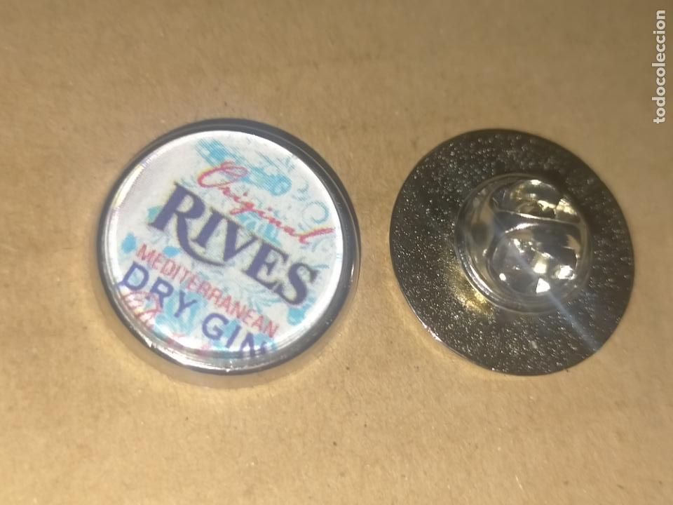 Pins de colecci&oacute;n: PIN REDONDO METAL - bebida Ginebra Rives dryn Ginebra