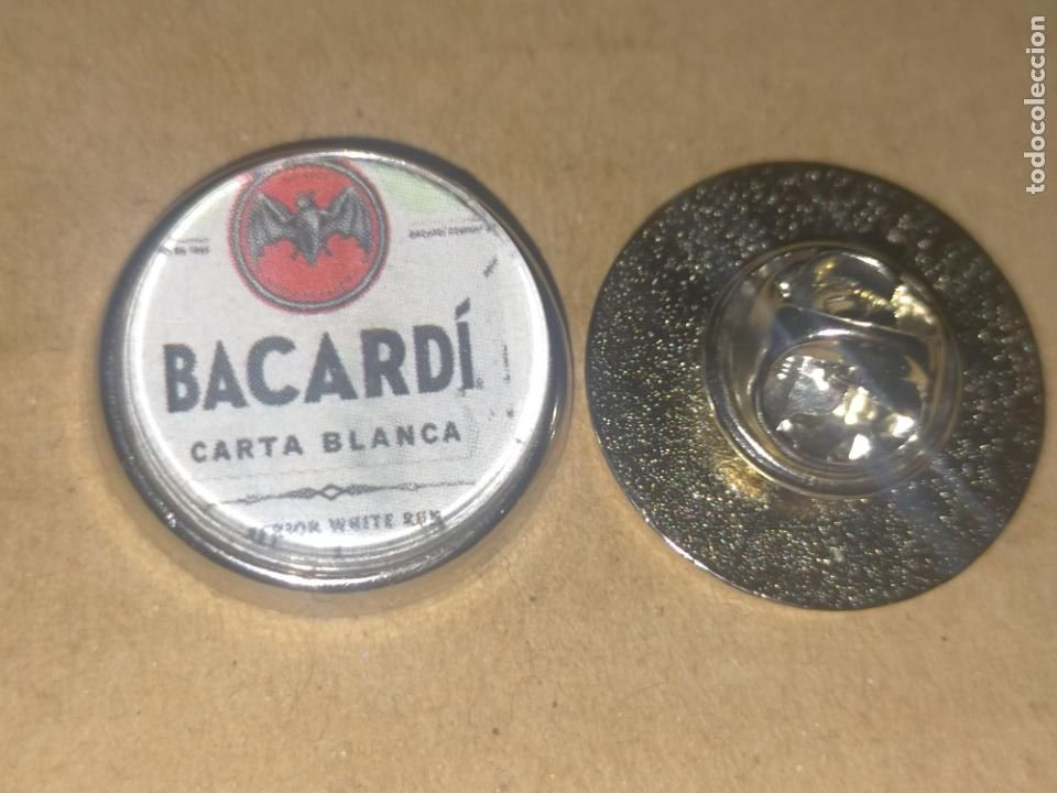 Collection pins: PIN REDONDO METAL - bebida roombacard&iacute; carta blanca