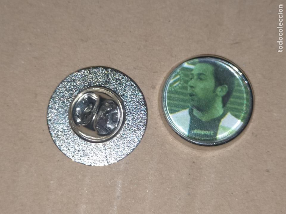 Pins de colecci&oacute;n: pin redondo metal - jugador f&uacute;tbol TAMUDO