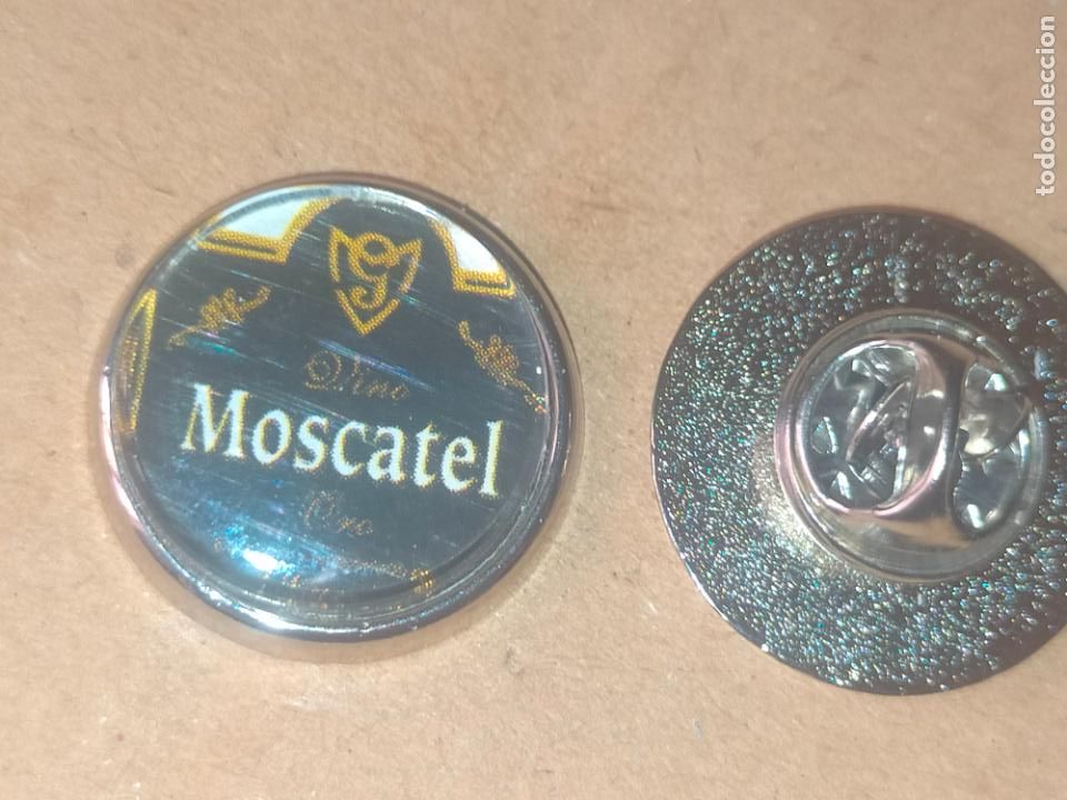 Pins de cole&ccedil;&atilde;o: pin redondo metal - vino bodega denominacion de origen chiclana de la frontera cadiz publicidad