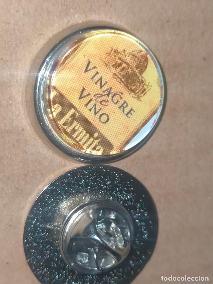 Pins de cole&ccedil;&atilde;o: pin redondo metal - vino bodega denominacion de origen chiclana de la frontera cadiz publicidad