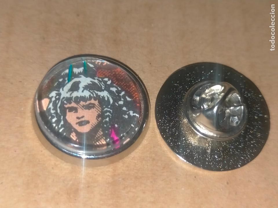Pins de colecci&oacute;n: pin redondo metal - comic CONAN