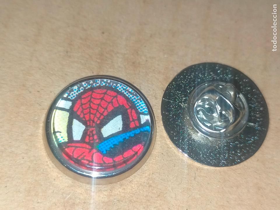 Sammlung von Pins: pin redondo metal - comic HOMBRE ARA&Ntilde;A SPIDERMAN