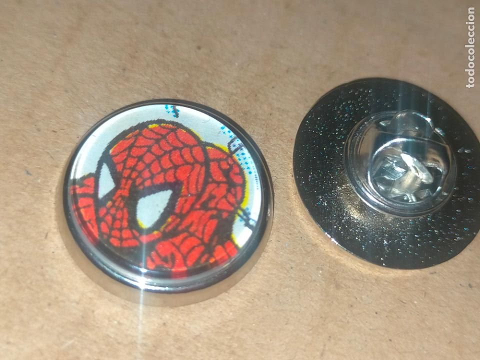 Sammlung von Pins: pin redondo metal - comic HOMBRE ARA&Ntilde;A SPIDERMAN